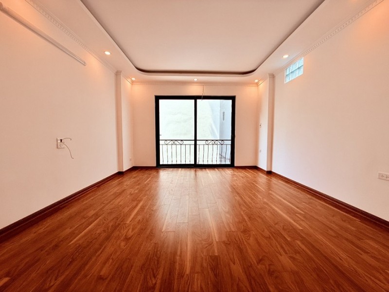 Nhà 5 tầng Long Biên, 35m², 4PN, 5.7 tỷ, sổ đỏ