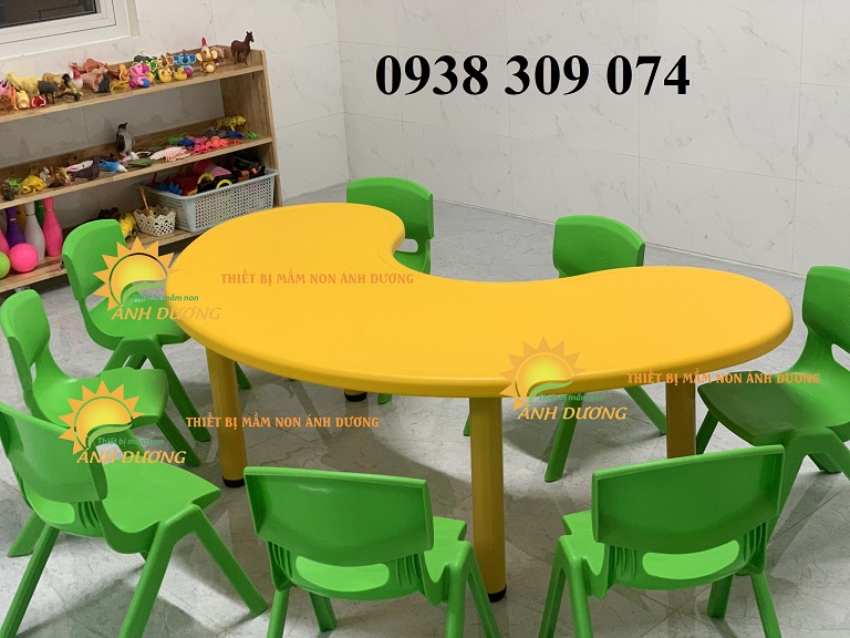 Bàn bán nguyệt mầm non, bàn nhựa mầm non hình bán nguyệt