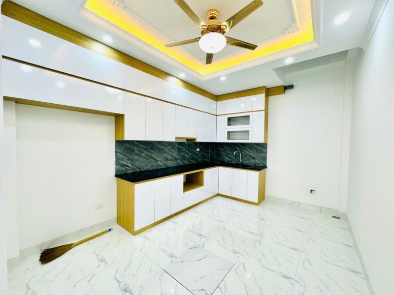 BÁN NHÀ 5 TẦNG, 6 PHÒNG NGỦ, VỊ TRÍ VÀNG THƯỢNG THANH - LONG BIÊN - GIÁ NHỈNH 8TỶ