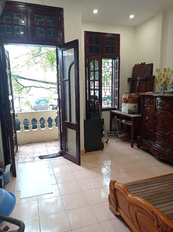 Cho thuê nhà ngõ 57 Phố Vĩnh Tuy 40m2 x 4 tầng, 4 ngủ, 13 Triệu KD, kết hợp ở gia đình