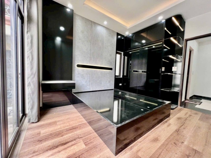Bán nhà 5T ngõ 266 Nguyễn Văn Cừ thông Hồng Tiến. 48m, bãi xe gần 10 tỷ 2 có thương lượng. LH