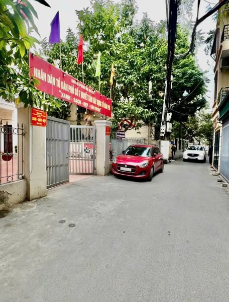 Bán nhà 5T ngõ 266 Nguyễn Văn Cừ thông Hồng Tiến. 48m, bãi xe gần 10 tỷ 2 có thương lượng. LH