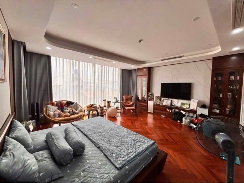 BÁN NHÀ HOÀNG QUỐC VIỆT, PHÂN LÔ, ÔTÔ VÀO NHÀ, DÂN XẤY 5 TẦNG, 68M2 NHỈNH 15 TỶ