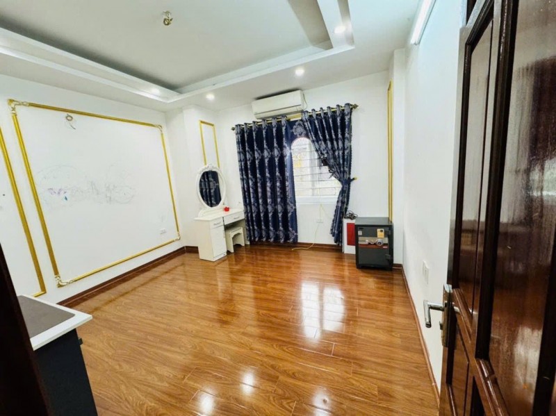 Cho thuê nhà Phố Chùa Bộc 4 tầng x 45m2, 4 ngủ, 15 Triệu
