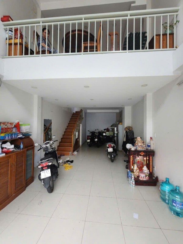MẶT TIỀN XE HƠI TRUNG TÂM Q4 
5 TẤM CÓ 10 TỶ