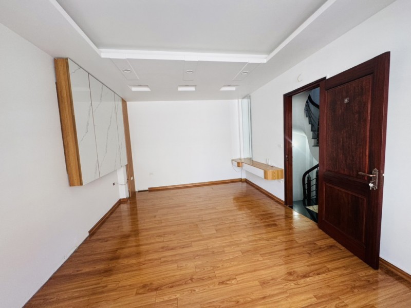 Bán nhà phố Tôn Đức Thắng, Đống Đa, cách 10m ra ô tô tránh, gần hồ, 35m, mt 6m, 8.95 tỷ