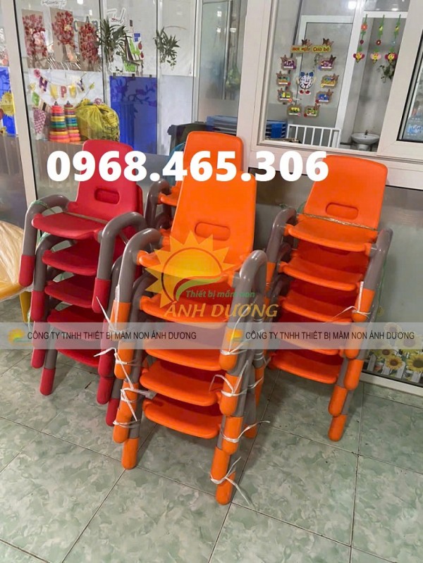 Ghế nhựa tay vịn cho bé mầm non nhập khẩu