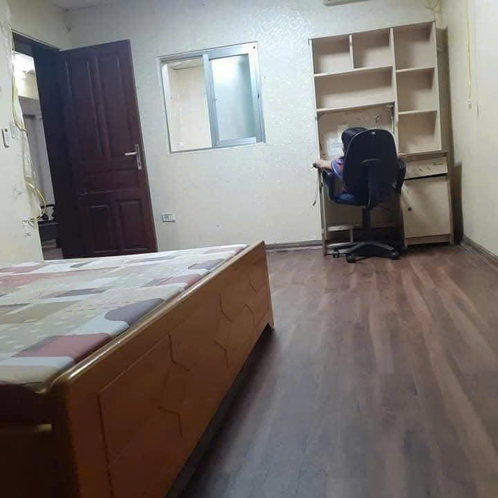 Cho thuê căn hộ Tập thể tầng 2 Đại La 80m2, 3 ngủ, 8 Triệu ở gđ, nhóm 6 người