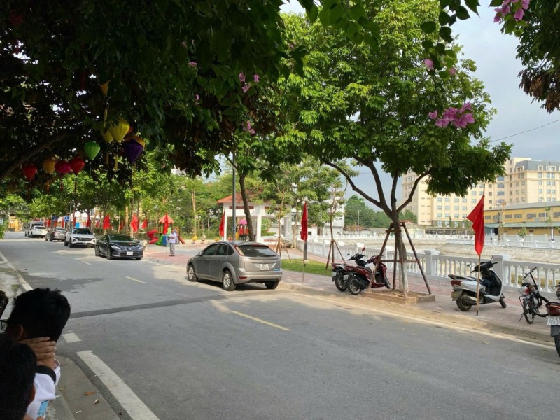 BÁN NHÀ LÂM HẠ 27 tỷ 75m,VIEW HỒ GẦN CÔNG VIÊN KINH DOANH,LONG BIÊN