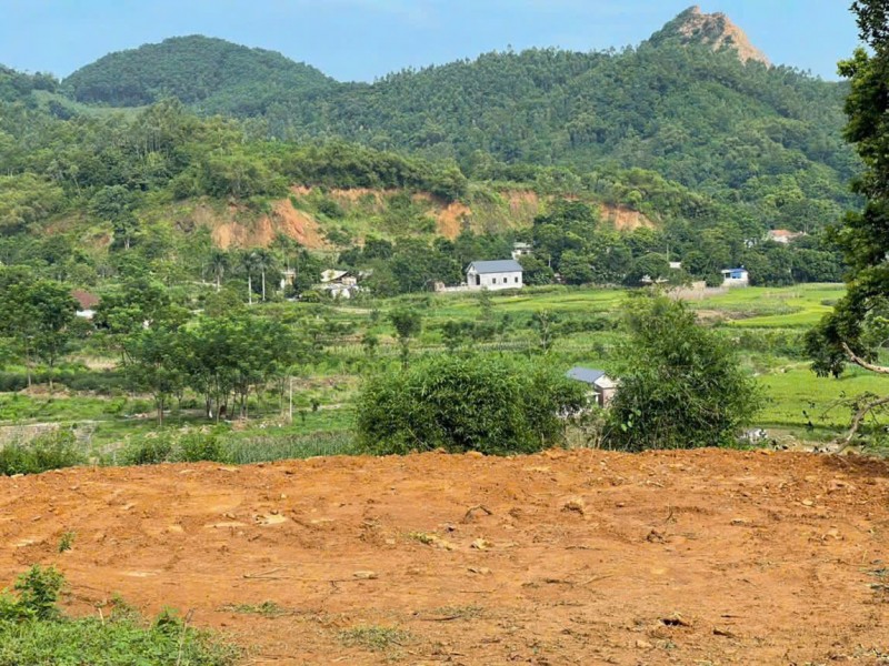 Lô góc 3 mặt tiền đường rộng, diện tích 2300m.300ont . Giá nhỉnh 4tr/m.