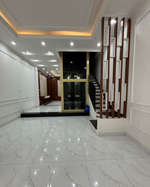 BÁN NHÀ LÊ TRỌNG TẤN, THANH XUÂN, Ô TÔ NGỦ TRONG NHÀ, 5T THANG MÁY NHẬP, 60M2, 19.6TỶ