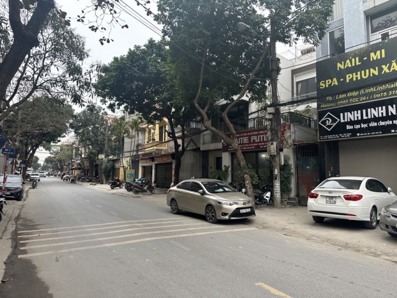 SẪN NHÀ 4 TẦNG KINH DOANH SẦM UẤT-MẶT PHỐ LÂM TIÊN- VỈA HÈ ĐƯỜNG RỘNG 15M- DÒNG TIỀN 15Tr/TH
