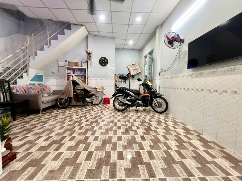 SÁT MẶT TIỀN NGANG 9.5 M
CÓ 79 TRIỆU M2 
SỔ HỒNG Q4