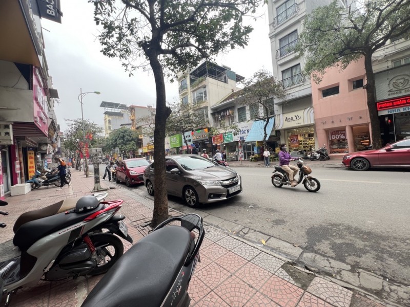 Bán nhà c4 Ngọc Lâm 41m chỉ 1 nhà ra mặt phố hơn 5 tỷ còn TL.