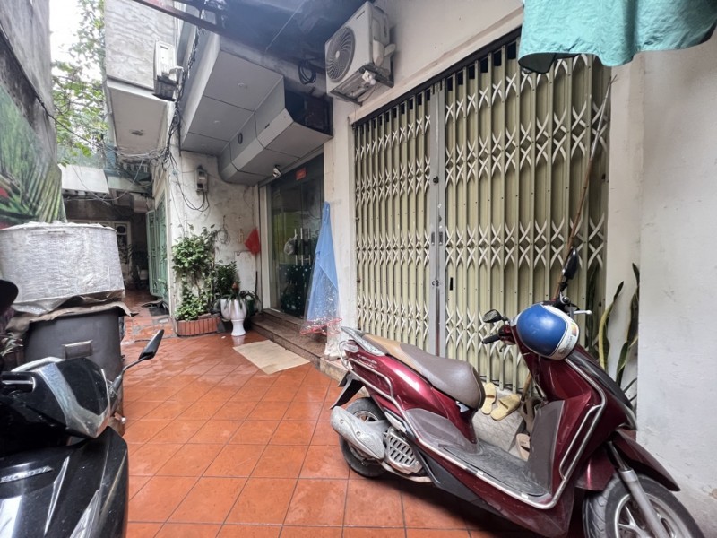 Bán nhà c4 Ngọc Lâm 41m chỉ 1 nhà ra mặt phố hơn 5 tỷ còn TL.