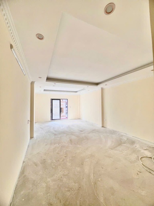SCCC- BÁN NHÀ phố Lĩnh Nam 557m 5 Tầng Ô TÔ ĐỖ CỬA VÀO NHÀ - KINH DOANH - THANG MÁY chỉ hơn 11 tỷ