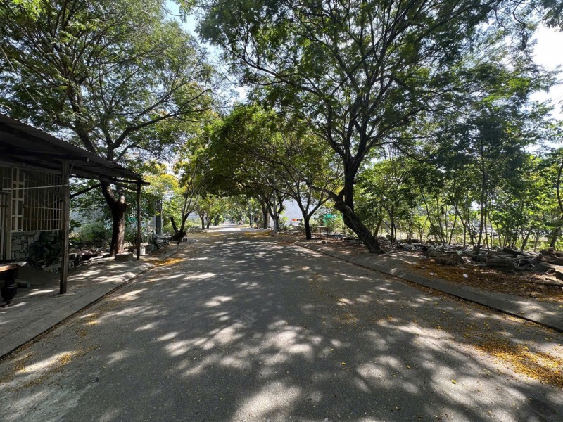Bán lô Góc TĐC Đất Lành đường 13m song song với Phong Châu,Vĩnh Thái, Nha Trang giá 2.7 Tỷ