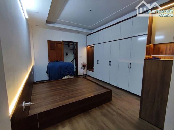 Bán nhà Trịnh Văn Bô, ô tô đỗ cửa, DT 31m2, 5 tầng, giá chỉ 6.8 tỷ