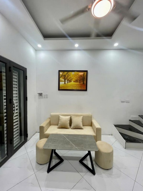 BÁN NHÀ 3 TẦNG, TÂN MAI - HOÀNG MAI, NHỎ XINH ĐỦ CÔNG NĂNG - GIÁ 2 TỶ HƠN