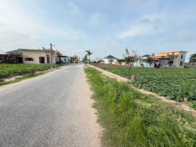 Bán gấp lô đất 83 m2 lấy tiền xây nhà