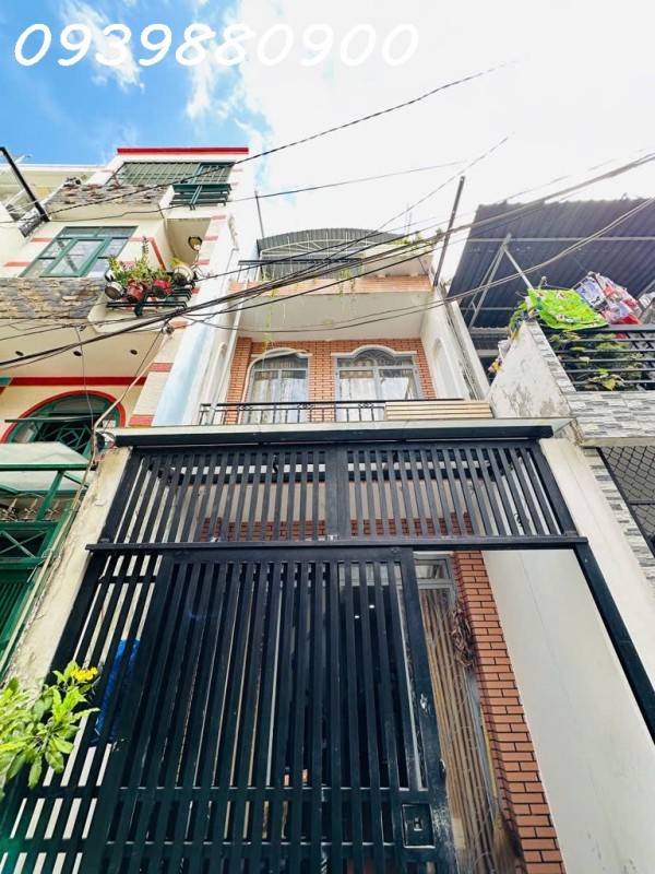 Phú Nhuận, sát mặt tiền - 40m2 - 6,45Tỷ TL