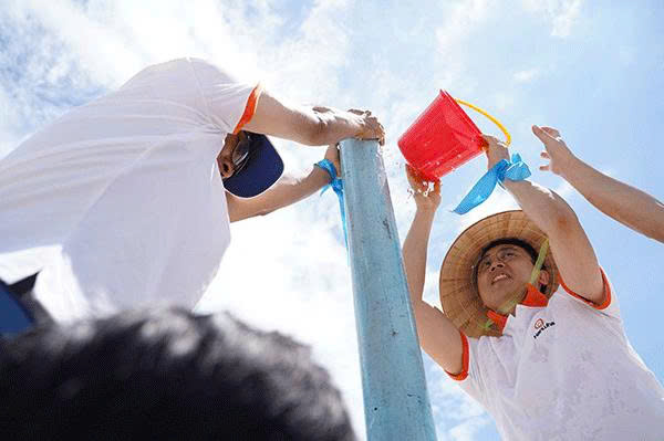Trụ ống nhựa thủng , Dâng thủy đoạt ngọc 