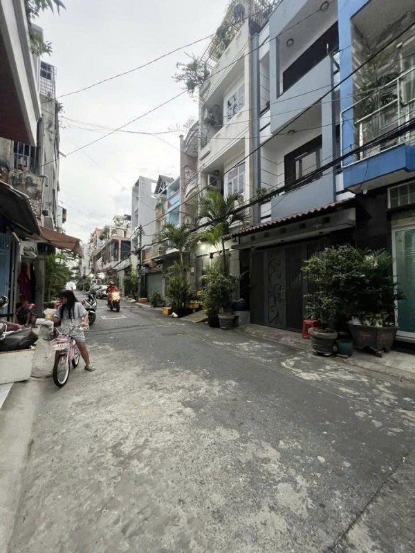 CẦN BÁN NHÀ GIÁ RẺ THÀNH THÁI Q.10-THÀNH THÁI 6 tỷ- 2 tầng-3 PN- BTCT hoàn công đủ