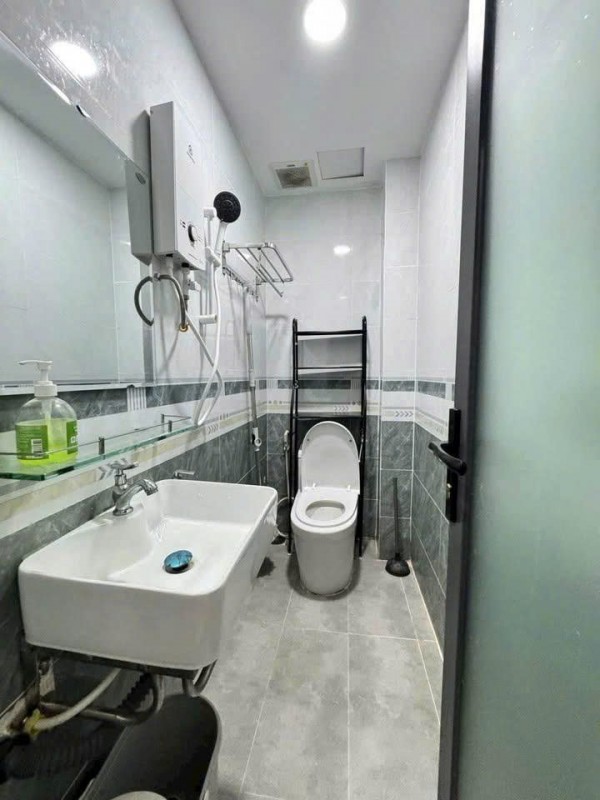 CẦN BÁN NHÀ GIÁ RẺ THÀNH THÁI Q.10-THÀNH THÁI 6 tỷ- 2 tầng-3 PN- BTCT hoàn công đủ