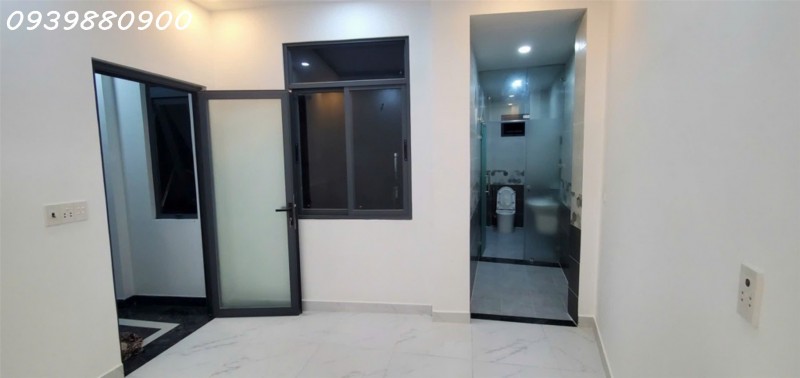 Phú Nhuận, sát mặt tiền Huỳnh Văn Bánh - 6,85Tỷ TL.