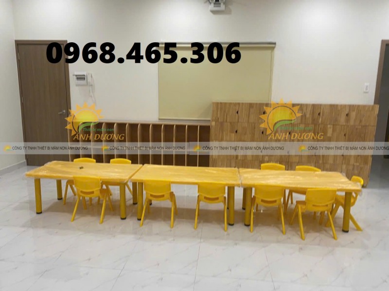 Kệ gỗ cao su mầm non, bàn gỗ mầm non nhiều mẫu