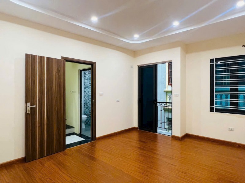 Cho thuê nhà nguyên căn 5 tầng tại ngõ 193 Nam Dư, Lĩnh Nam, Hoàng Mai ( Miễn QC )
