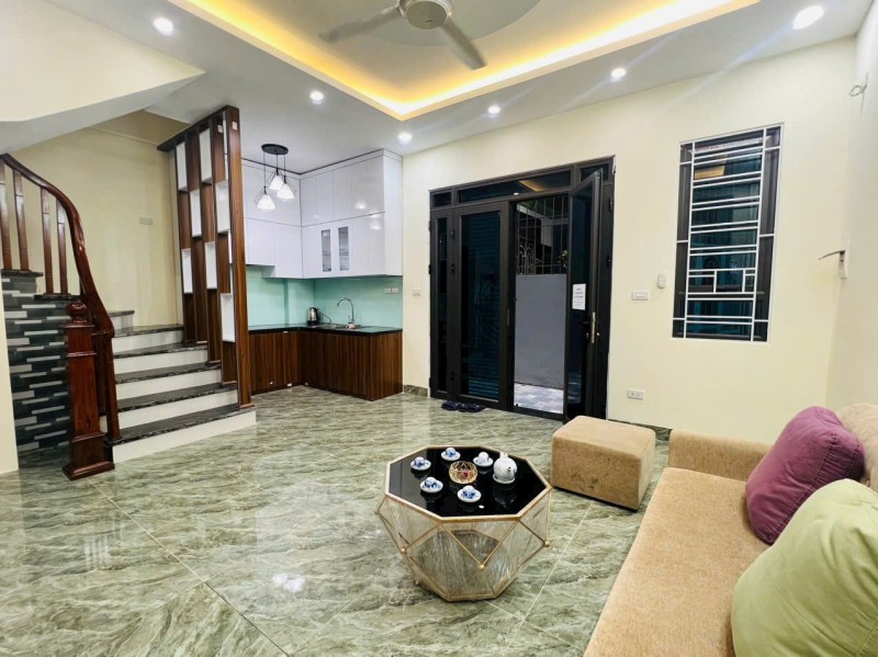Cho thuê nhà nguyên căn 5 tầng tại ngõ 193 Nam Dư, Lĩnh Nam, Hoàng Mai ( Miễn QC )