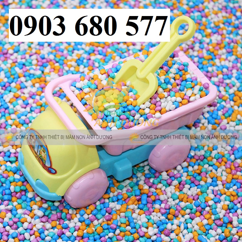 Hạt sứ để chơi xúc cát trong khu vui chơi trẻ em