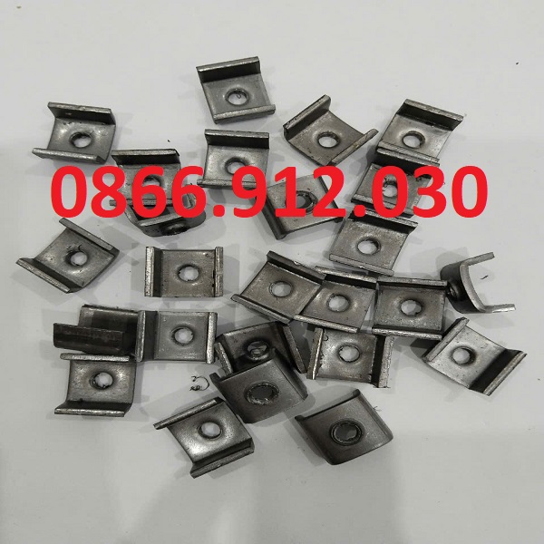 Uren vuông 25mm, pát sắt chữ u một lỗ vuông 25mm