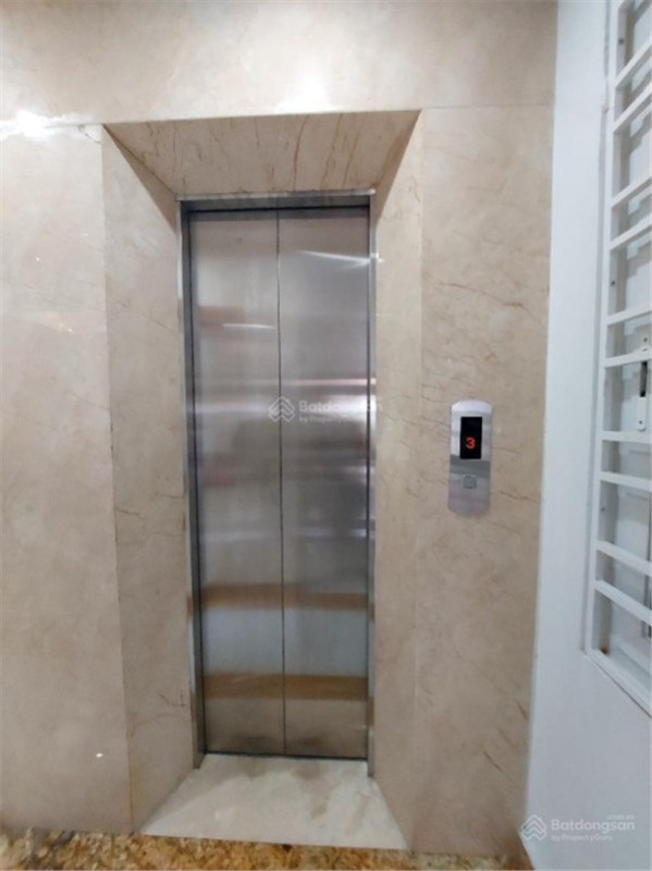 Nhà phố Hoàng Quốc Việt - 5 tầng BTCT có cả thang máy - full nội thất gỗ - chỉ với 9 tỷ