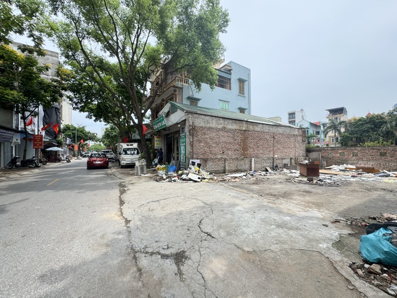 MẶT PHỐ NGUYỄN VĂN HƯỞNG 32 tỷ 100m MẶT TIỀN 8m KINH DOANH CHO THUÊ ĐỈNH,LONG BIÊN