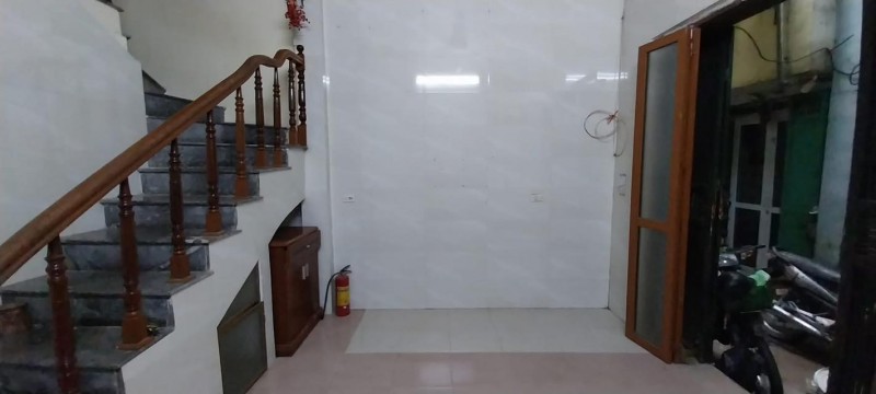 Cho thuê nhà ngõ 155 Chợ Khâm Thiên, 3 tầng x 35m2, 3 PN, 9.8 Triệu