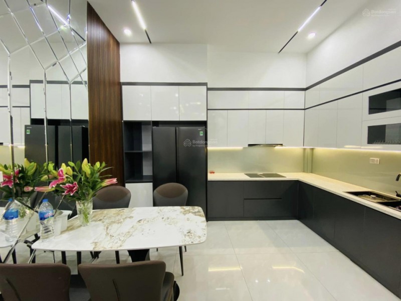 Bán nhà Bằng Liệt - Linh Đàm, 56m2 x 4 tầng, đẹp, gần đường, giá 7.9 tỷ, ngõ to, rộng