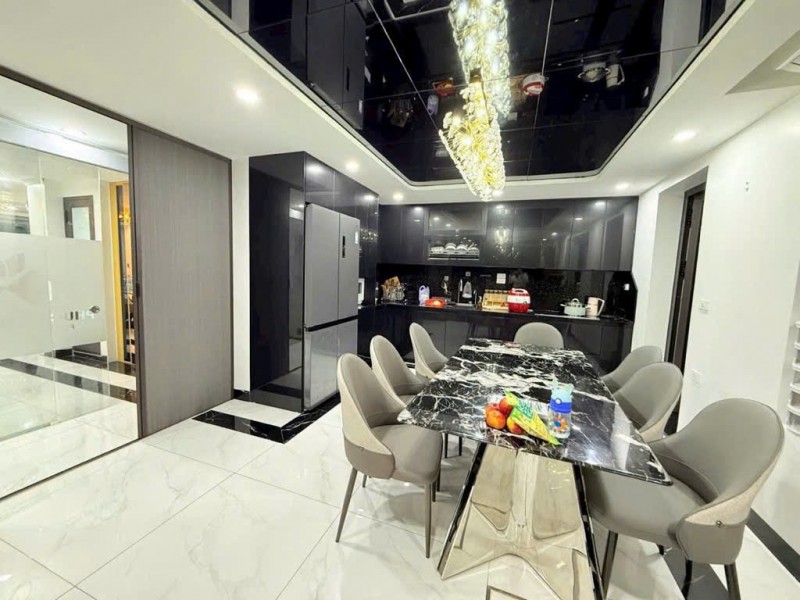 BÁN NHÀ TRUNG KÍNH CẦU GIẤY, LÔ GÓC, ÔTÔ TRÁNH, DÂN XÂY CHÂT, 61M2 CHỈ 18 TỶ 980