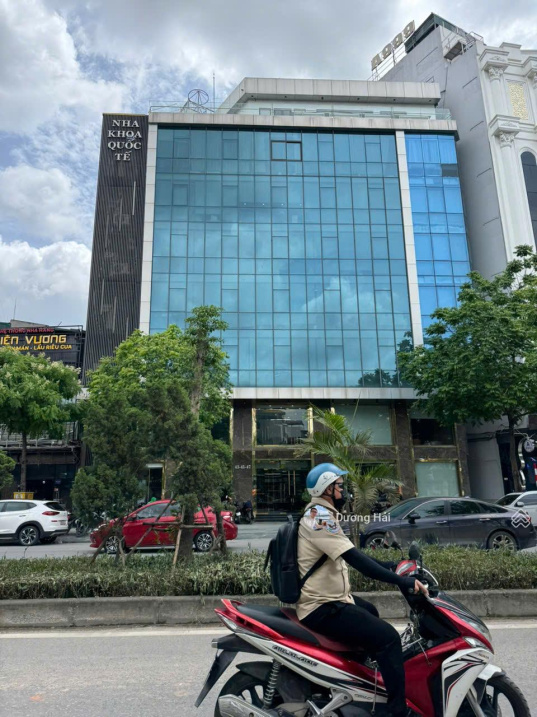 Bán nhà mặt phố Nguyễn Trãi 228m 12 Tầng Lô Góc - Gần Royal City - Vỉa hè KDVP