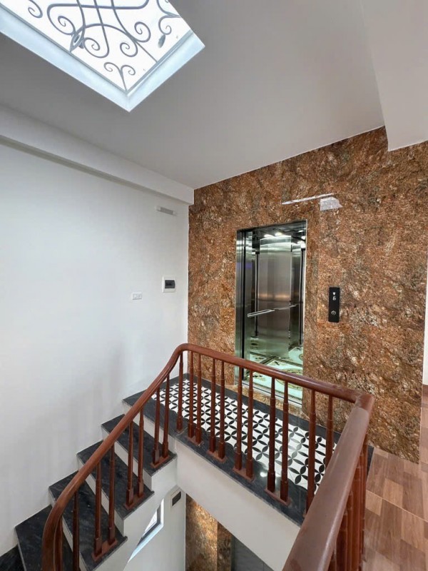 Thạch Bàn - Nhà mới tinh - Thang máy - Ô tô - 50m2 chỉ hơn 8 t.ỷ