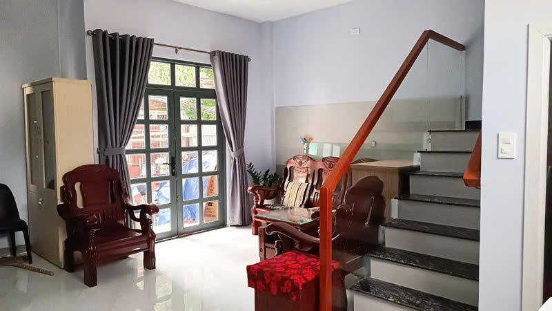 Nhà đẹp 2 tầng diện tích khủng 188m2 Quận 8 giá 9.9 tỷ