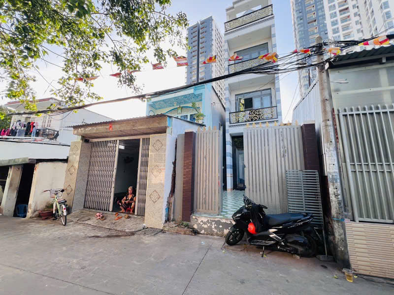 Nhà đẹp 4 tầng 68m2 - Bình đông Quận 8 - Gía 5,35 tỉ