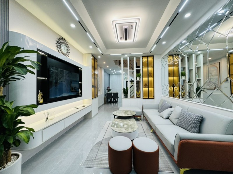 NHÀ ĐẸP THANH XUÂN - 35M2 - 7.7 TỶ - Ô TÔ VÀI CHỤC BƯỚC - GẦN HỒ THOÁNG MÁT - FULL NỘI THẤT