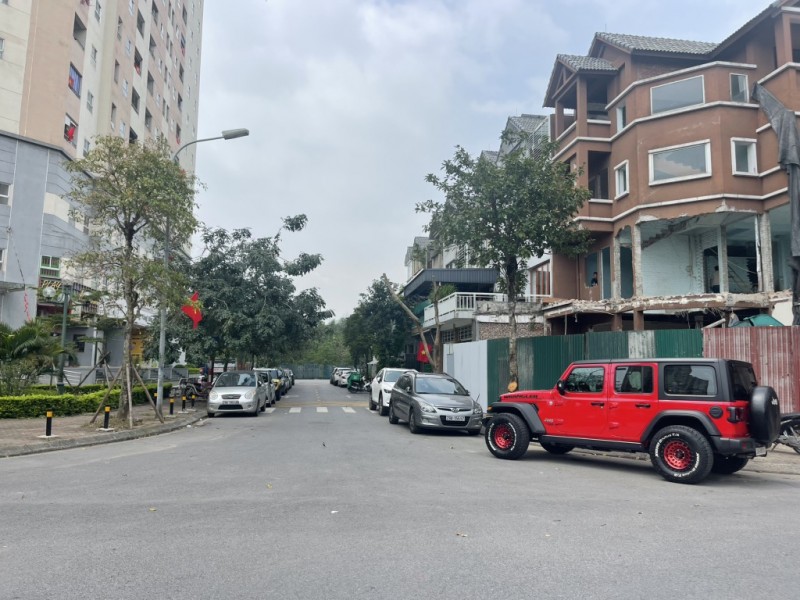 THẠCH BÀN 41 tỷ 150m LÔ GÓC 18m MẶT TIỀN KINH DOANH,LONG BIÊN