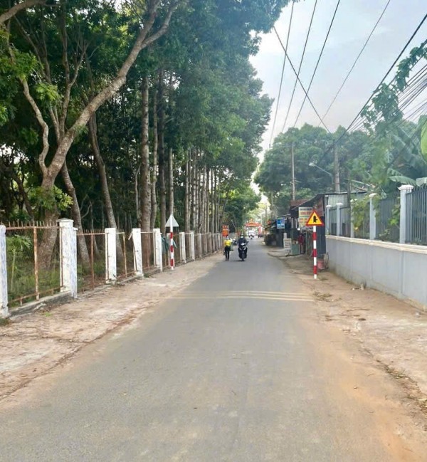 BÁN GẤP Đất  -  SÂN BAY 5 KM - 1 Tỷ 050 -SHR - 100m2 - GẦN KCN!
 CHỦ CẦN BÁN GẤP TRONG TUẦN