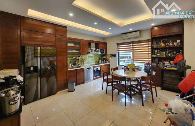 BÁN NHÀ LẠC LONG QUÂN, PHÂN LÔ, ÔTÔ TRÁNH, KINH DOANH, 2 THOÁNG, 70M2 GIÁ 23 TỶ 950