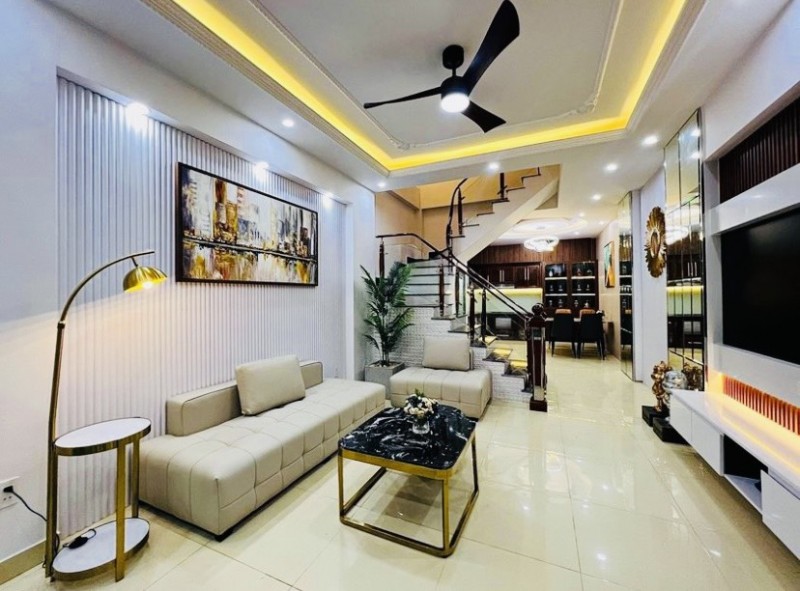 BÁN GẤP NHÀ ĐẸP - LÔ GÓC HOÀNG QUỐC VIỆT  40M X 5T Ô TÔ-  KD- 9.8 TỶ