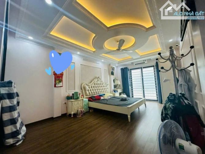 BÁN NHÀ TRUNG KÍNH CẦU GIẤY, PHÂN LÔ, ÔTÔ TRÁNH, SÁT PHỐ, CÓ THOÁNG SAU, 61M² GIÁ 15 TỶ