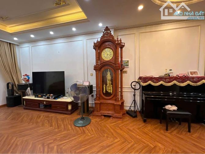 BÁN NHÀ HOÀNG QUỐC VIỆT, PHÂN LÔ, ÔTÔ VÀO NHÀ, 2 MẶT NGÕ KINH DOANH, 45M2 CHỈ 15 TỶ